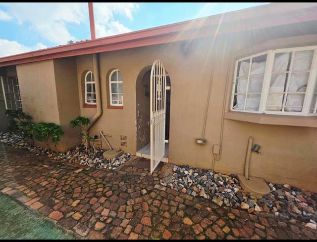 2 BEDROOM TOWNHOUSE FOR SALE IN NORKEM PARK